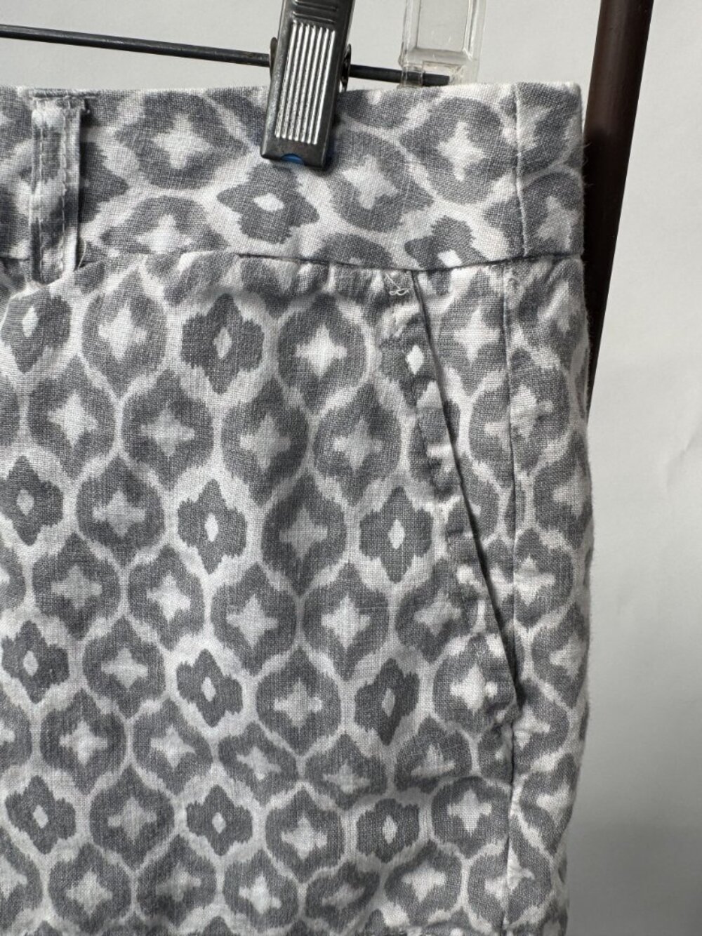 Cynthia Rowley Gray & White Linen Shorts Womens Size 4 Lightweight Ikat Print - Picture 4 of 16